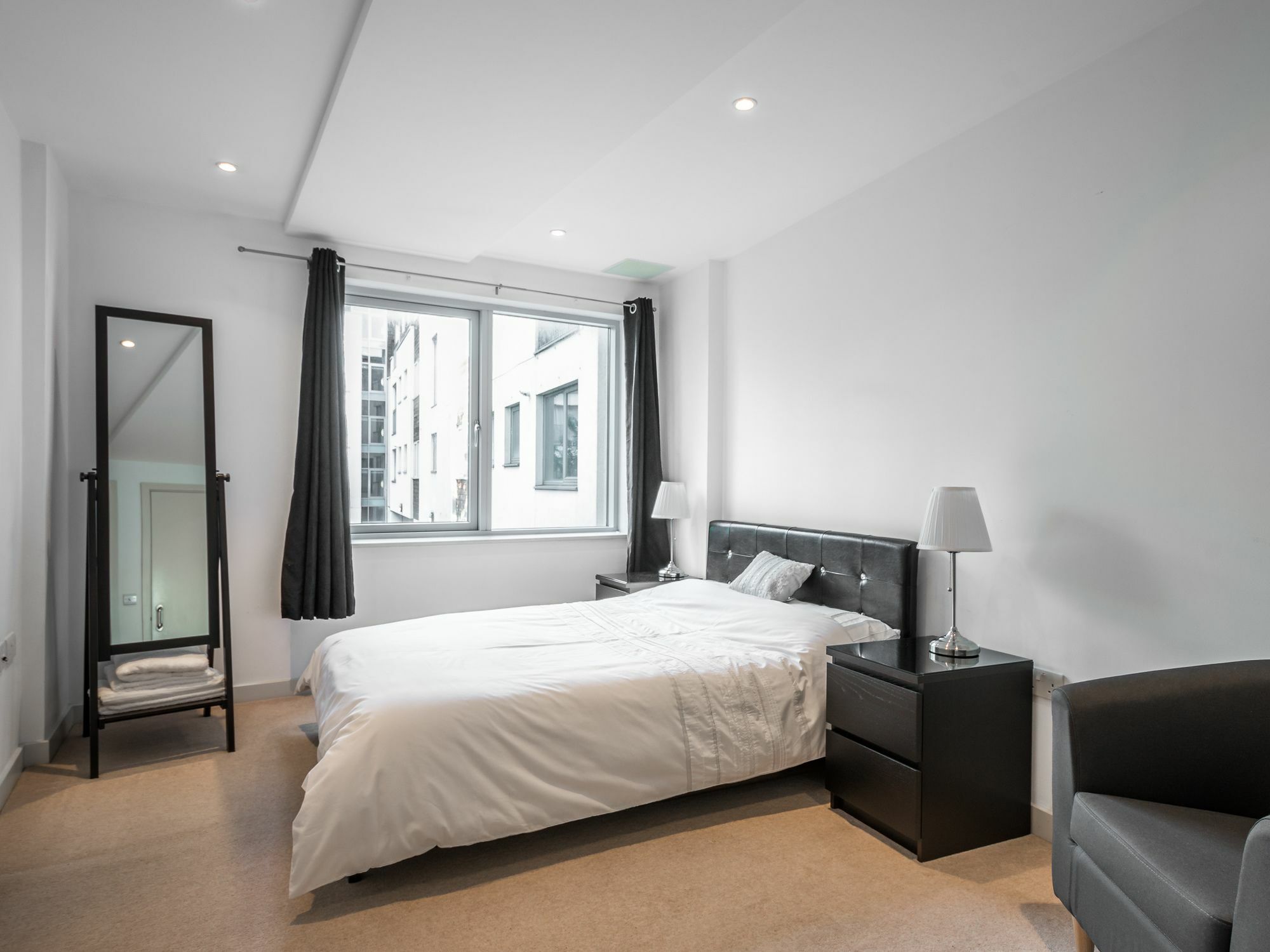 City Center Apartment Бедфорд Экстерьер фото